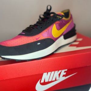 This r Nike Waffles One Active Fuchsia